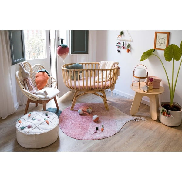 Rosa, waschbarer, handgewebter Baumwoll-Kinderteppich, 100 x 150 cm Ramona the Radish - Lorena Canals-image-1